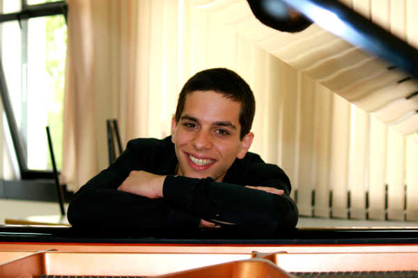 pianista Daniele Riscica apresenta-se com a ospa no theatro são pedro