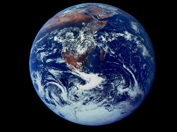 primeira foto da circunferência completa da Terra