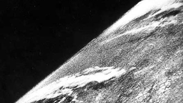 primeira foto da terra feita no espaço