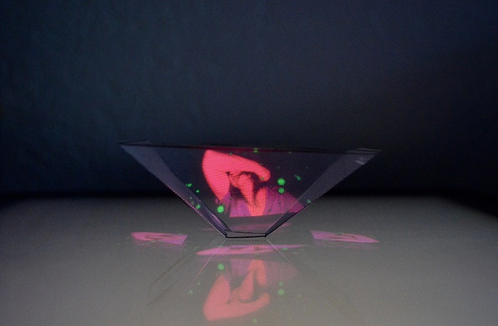 3. Video-Holograma - Joana Burd